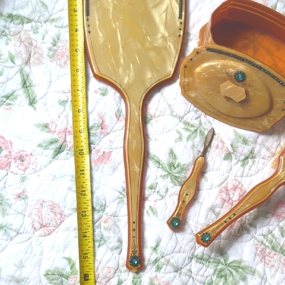 Vintage 1920's 4 piece Lucite Vanity Dresser Set - Picture 8 of 12